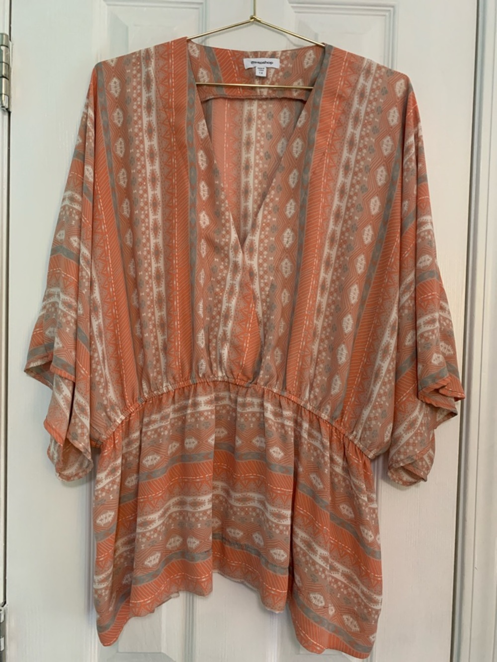 Mittoshop boho-style V-neck blouse w/ kimono-style sleeve sprinted pattern. 1X